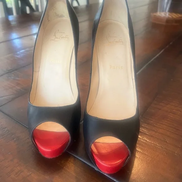 - Christian Louboutin red toes - Picture 3 of 8